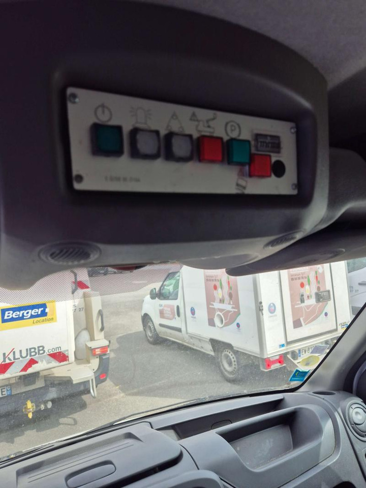 Renault Master 130.35 Fourgon L2H2 Nacelle France Elévateur 121 FT 12m - Autobokštelio: foto 4 Renault Master 130.35 Fourgon L2H2 Nacelle France Elévateur 121 FT 12m - Autobokštelio: foto 4