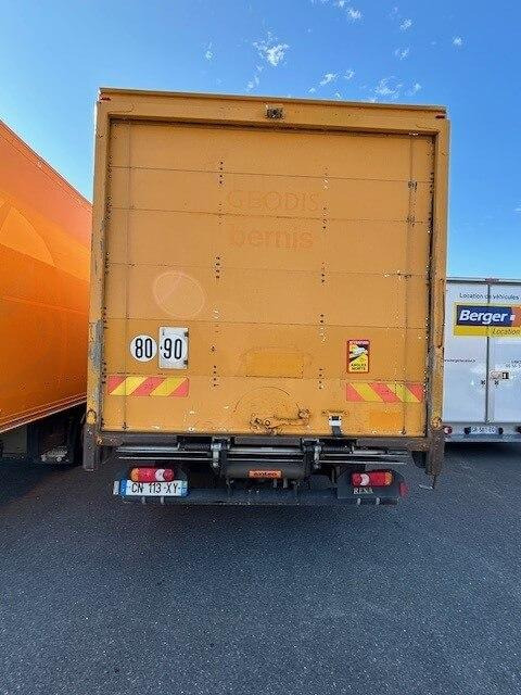 Renault Midlum 180.12 H Extra light Fourgon polyfond avec Hayon repliable - Furgonas sunkvežimis: foto 2 Renault Midlum 180.12 H Extra light Fourgon polyfond avec Hayon repliable - Furgonas sunkvežimis: foto 2