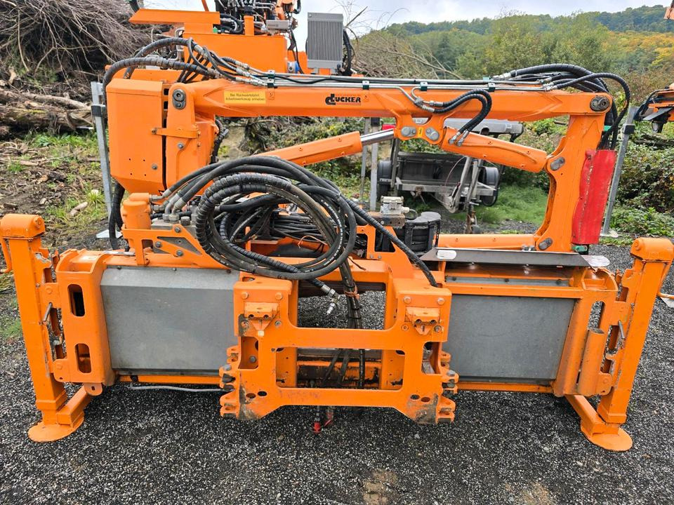 Dücker DUA 700 für Fendt Deutz Böschungsmäher Böschungsmulcher Traktor Bankettmäher 800 600 Mulag Una MHU - Šienapjovė: foto 1 Dücker DUA 700 für Fendt Deutz Böschungsmäher Böschungsmulcher Traktor Bankettmäher 800 600 Mulag Una MHU - Šienapjovė: foto 1