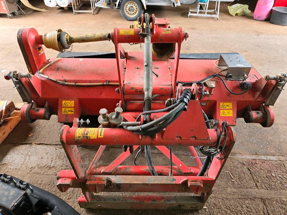 Dücker FKM 210 Kehrmaschine Straßenkehrmaschine Kehrbesen für Unimog 405 424 U 300 400 500 318 423 427 429 430 530 535 527 - Rotacinė šluota: foto 2 Dücker FKM 210 Kehrmaschine Straßenkehrmaschine Kehrbesen für Unimog 405 424 U 300 400 500 318 423 427 429 430 530 535 527 - Rotacinė šluota: foto 2