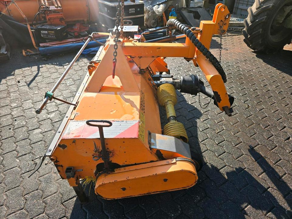 Dücker HDK 160 Kehrmaschine Straßenkehrmaschine Kehrbesen für Multicar Tremo Iseki Kubota - Rotacinė šluota: foto 4 Dücker HDK 160 Kehrmaschine Straßenkehrmaschine Kehrbesen für Multicar Tremo Iseki Kubota - Rotacinė šluota: foto 4