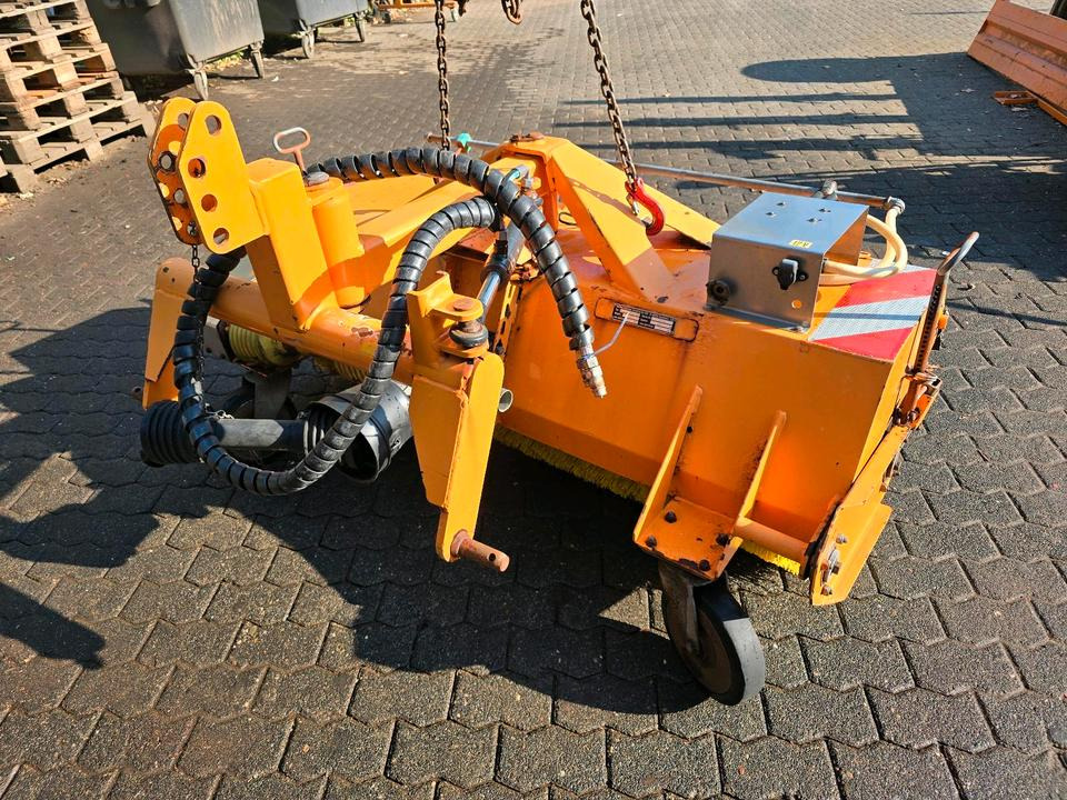 Dücker HDK 160 Kehrmaschine Straßenkehrmaschine Kehrbesen für Multicar Tremo Iseki Kubota - Rotacinė šluota: foto 1 Dücker HDK 160 Kehrmaschine Straßenkehrmaschine Kehrbesen für Multicar Tremo Iseki Kubota - Rotacinė šluota: foto 1