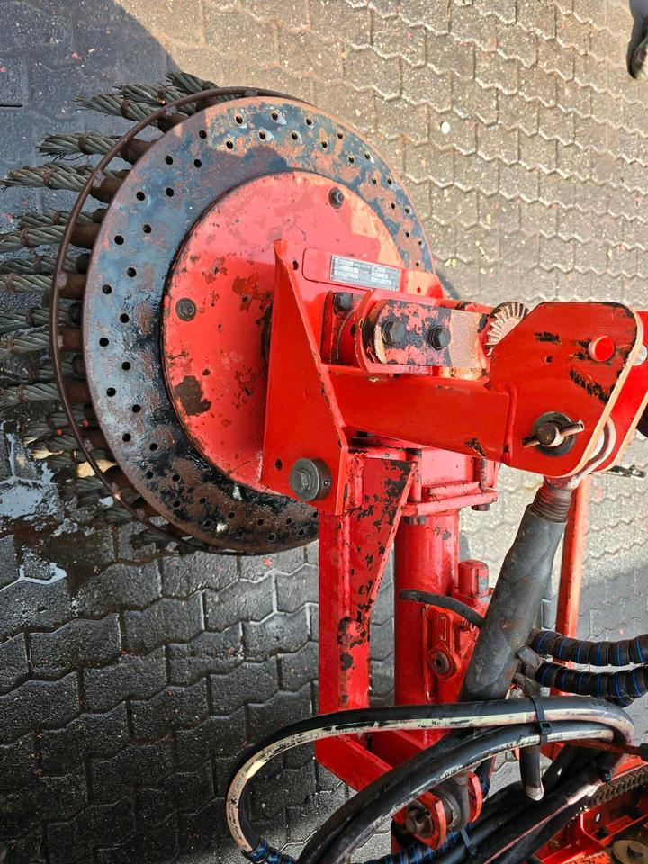 Dücker PFP 300 Pflasterputzer Wildkrautbürste Flächenbürste Wildkrautbürste für Mähausleger UNA 500 600 MKM FME FMK 500 600 700 Böschungsmäher Böschungsmulcher - Rotacinė šluota: foto 3 Dücker PFP 300 Pflasterputzer Wildkrautbürste Flächenbürste Wildkrautbürste für Mähausleger UNA 500 600 MKM FME FMK 500 600 700 Böschungsmäher Böschungsmulcher - Rotacinė šluota: foto 3