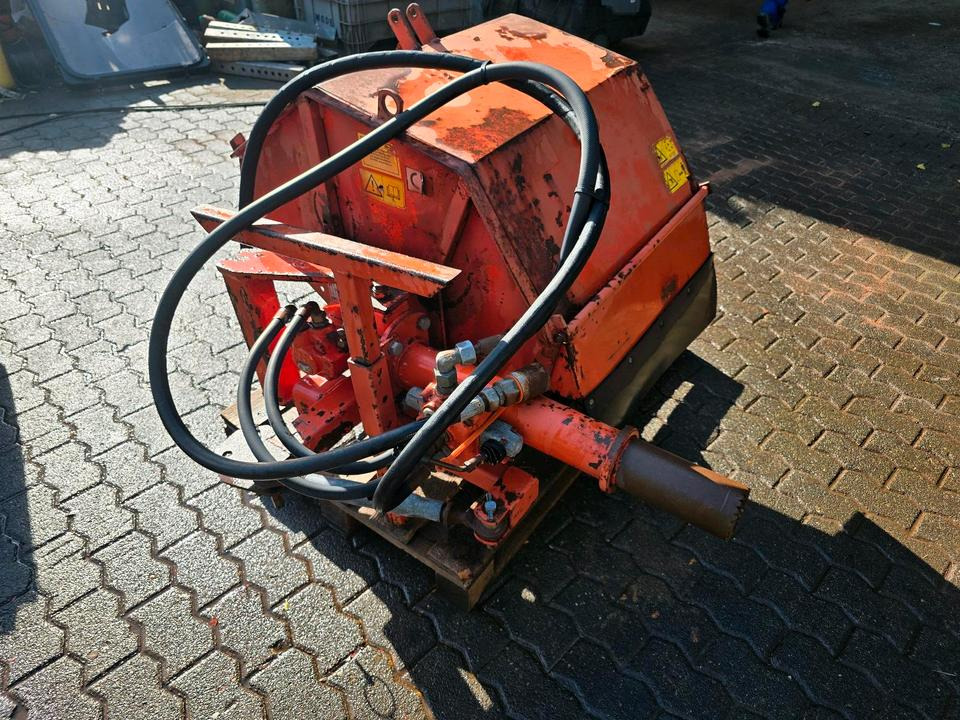 Dücker RWB 600 Radialwildkrautbürste Pflasterputzer Wildkrautbürste Flächenbürste Wildkrautbürste für Mähausleger UNA 500 600 MKM FME FMK 500 600 700 Böschungsmäher Böschungsmulcher DUA 700 800 - Rotacinė šluota: foto 2 Dücker RWB 600 Radialwildkrautbürste Pflasterputzer Wildkrautbürste Flächenbürste Wildkrautbürste für Mähausleger UNA 500 600 MKM FME FMK 500 600 700 Böschungsmäher Böschungsmulcher DUA 700 800 - Rotacinė šluota: foto 2