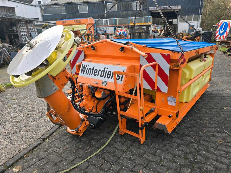 Küpper-Weisser IMSSN 2,7m3 F2527HFS IMSSF Salzstreuer Winterdienst Streuautomat Streusilo Solestreuer passend für UNIMOG 405/10 405/12 UGE UGN U300 400 500 530 430 318 423 - Smėlio/ Druskos barstytuvas: foto 1 Küpper-Weisser IMSSN 2,7m3 F2527HFS IMSSF Salzstreuer Winterdienst Streuautomat Streusilo Solestreuer passend für UNIMOG 405/10 405/12 UGE UGN U300 400 500 530 430 318 423 - Smėlio/ Druskos barstytuvas: foto 1