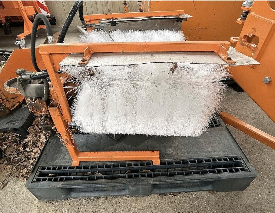 Leitpfostenwaschgerät Fiedler FLW 500 für Mähausleger Böschungsmäher Böschungsmulcher FfM 400 500 600 Leitpfostenwaschmaschine - Rotacinė šluota: foto 5 Leitpfostenwaschgerät Fiedler FLW 500 für Mähausleger Böschungsmäher Böschungsmulcher FfM 400 500 600 Leitpfostenwaschmaschine - Rotacinė šluota: foto 5