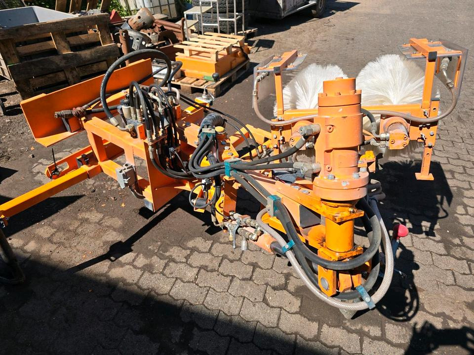 Leitpfostenwaschgerät WV 3-L für Unimog 405/10 405/12 U300 u400 300 500 318 218 423 430 530 Schmidt - Rotacinė šluota: foto 4 Leitpfostenwaschgerät WV 3-L für Unimog 405/10 405/12 U300 u400 300 500 318 218 423 430 530 Schmidt - Rotacinė šluota: foto 4