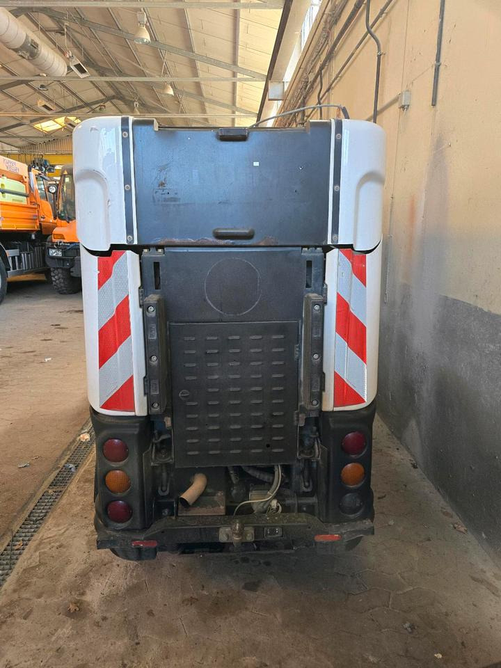 Nilfisk City Ranger 3500 Kehrmaschine Straßenkehrmaschine mit Schmidt Bediendisplay Hako Kehreinheit - Gatvių šlavimo mašina: foto 4 Nilfisk City Ranger 3500 Kehrmaschine Straßenkehrmaschine mit Schmidt Bediendisplay Hako Kehreinheit - Gatvių šlavimo mašina: foto 4