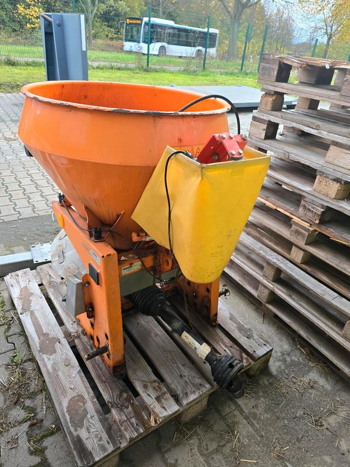 Rauch 250 Salzstreuer für Kleintraktor Iseki Kubota Winterdienst - Smėlio/ Druskos barstytuvas: foto 3 Rauch 250 Salzstreuer für Kleintraktor Iseki Kubota Winterdienst - Smėlio/ Druskos barstytuvas: foto 3