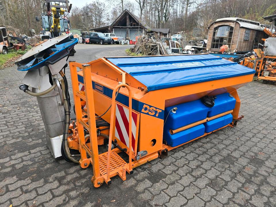 Schmidt DST25-FH 2-Kammer Salzstreuer Winterdienst Streuautomat Stratos SST MITOS Streusilo Solestreuer passend für UNIMOG 405/10 405/12 UGE UGN U300 400 500 530 430 318 423 - Smėlio/ Druskos barstytuvas: foto 4 Schmidt DST25-FH 2-Kammer Salzstreuer Winterdienst Streuautomat Stratos SST MITOS Streusilo Solestreuer passend für UNIMOG 405/10 405/12 UGE UGN U300 400 500 530 430 318 423 - Smėlio/ Druskos barstytuvas: foto 4