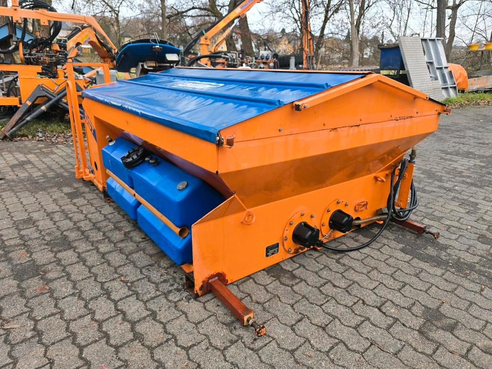 Schmidt DST25-FH 2-Kammer Salzstreuer Winterdienst Streuautomat Stratos SST MITOS Streusilo Solestreuer passend für UNIMOG 405/10 405/12 UGE UGN U300 400 500 530 430 318 423 - Smėlio/ Druskos barstytuvas: foto 2 Schmidt DST25-FH 2-Kammer Salzstreuer Winterdienst Streuautomat Stratos SST MITOS Streusilo Solestreuer passend für UNIMOG 405/10 405/12 UGE UGN U300 400 500 530 430 318 423 - Smėlio/ Druskos barstytuvas: foto 2