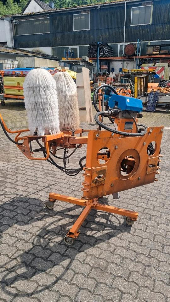 Schmidt RPS-H Leitpfostenwaschgerät Mulag Leitblankenwaschgerät für Unimog 405 u300 400 500 423 318 430 427 527 - Rotacinė šluota: foto 4 Schmidt RPS-H Leitpfostenwaschgerät Mulag Leitblankenwaschgerät für Unimog 405 u300 400 500 423 318 430 427 527 - Rotacinė šluota: foto 4