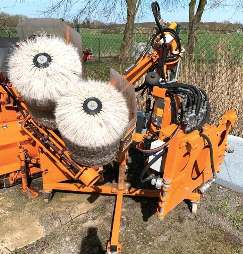 Schmidt RPS-H Leitpfostenwaschgerät für Unimog 405/10 405/12 U400 300 400 500 UGN UGE Mulag Mercedes-Benz 318 218 423 427 429 430 - Rotacinė šluota: foto 3 Schmidt RPS-H Leitpfostenwaschgerät für Unimog 405/10 405/12 U400 300 400 500 UGN UGE Mulag Mercedes-Benz 318 218 423 427 429 430 - Rotacinė šluota: foto 3