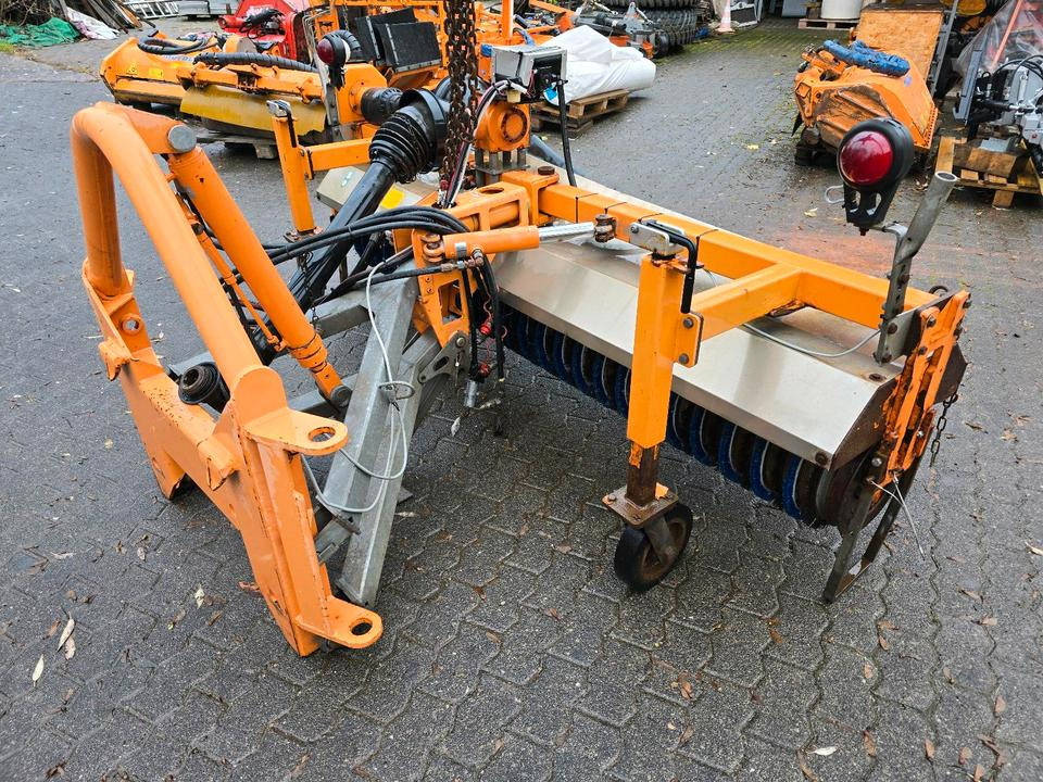 Schmidt VKS 24 Kehrmaschine Straßenkehrmaschine Kehrbesen für Unimog 405 424 U 300 400 500 318 423 427 429 430 530 535 527 - Rotacinė šluota: foto 4 Schmidt VKS 24 Kehrmaschine Straßenkehrmaschine Kehrbesen für Unimog 405 424 U 300 400 500 318 423 427 429 430 530 535 527 - Rotacinė šluota: foto 4