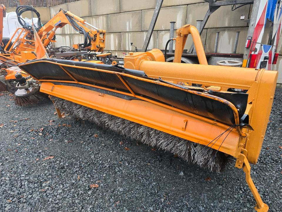 Schmidt VKS Kehrmaschine Straßenkehrmaschine Frontkehrmaschine Kehrbesen für Radlader Unimog Traktor - Rotacinė šluota: foto 5 Schmidt VKS Kehrmaschine Straßenkehrmaschine Frontkehrmaschine Kehrbesen für Radlader Unimog Traktor - Rotacinė šluota: foto 5