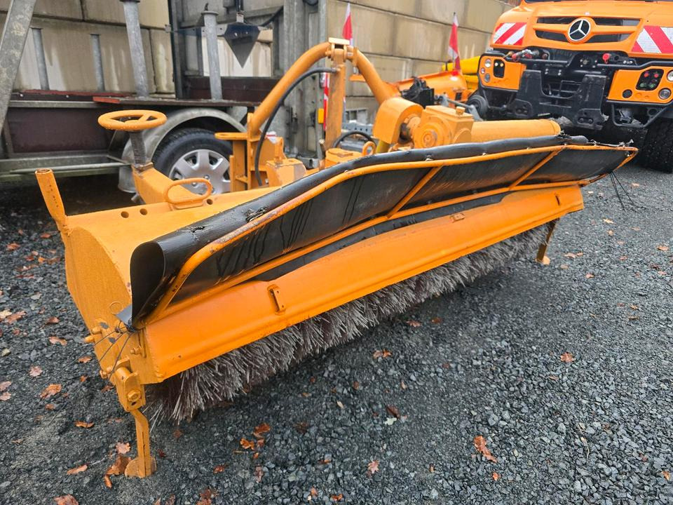 Schmidt VKS Kehrmaschine Straßenkehrmaschine Frontkehrmaschine Kehrbesen für Radlader Unimog Traktor - Rotacinė šluota: foto 4 Schmidt VKS Kehrmaschine Straßenkehrmaschine Frontkehrmaschine Kehrbesen für Radlader Unimog Traktor - Rotacinė šluota: foto 4