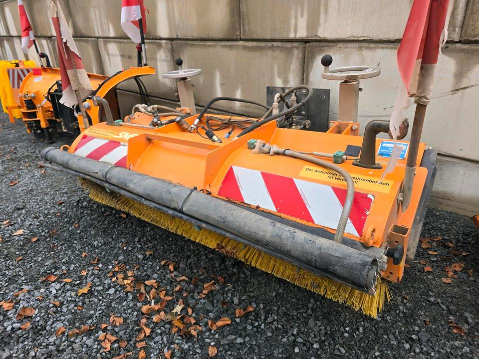 Sobernheimer FKM 1.8F Kehrmaschine für Multicar Straßenkehrmaschine Kehrbesen für Multicar Tremo Iseki Kubota - Rotacinė šluota: foto 4 Sobernheimer FKM 1.8F Kehrmaschine für Multicar Straßenkehrmaschine Kehrbesen für Multicar Tremo Iseki Kubota - Rotacinė šluota: foto 4