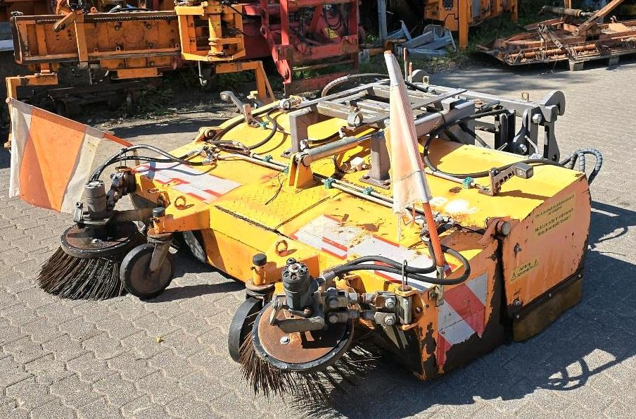 Sobernheimer FKM 2.0 Kehrmaschine Straßenkehrmaschine Frontkehrmaschine Kehrbesen für Radlader Unimog Traktor - Rotacinė šluota: foto 3 Sobernheimer FKM 2.0 Kehrmaschine Straßenkehrmaschine Frontkehrmaschine Kehrbesen für Radlader Unimog Traktor - Rotacinė šluota: foto 3