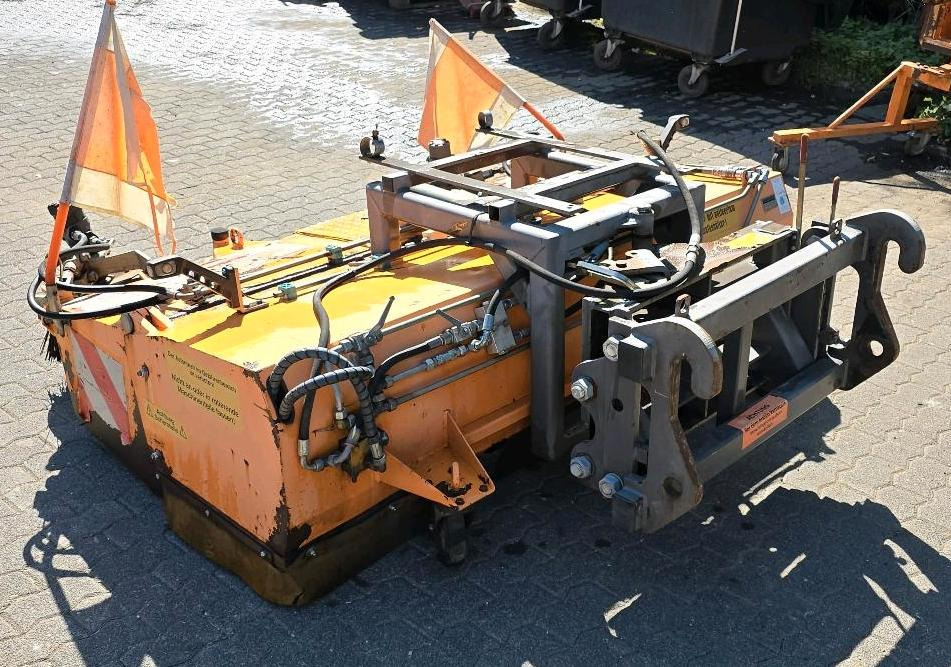 Sobernheimer FKM 2.0 Kehrmaschine Straßenkehrmaschine Frontkehrmaschine Kehrbesen für Radlader Unimog Traktor - Rotacinė šluota: foto 2 Sobernheimer FKM 2.0 Kehrmaschine Straßenkehrmaschine Frontkehrmaschine Kehrbesen für Radlader Unimog Traktor - Rotacinė šluota: foto 2