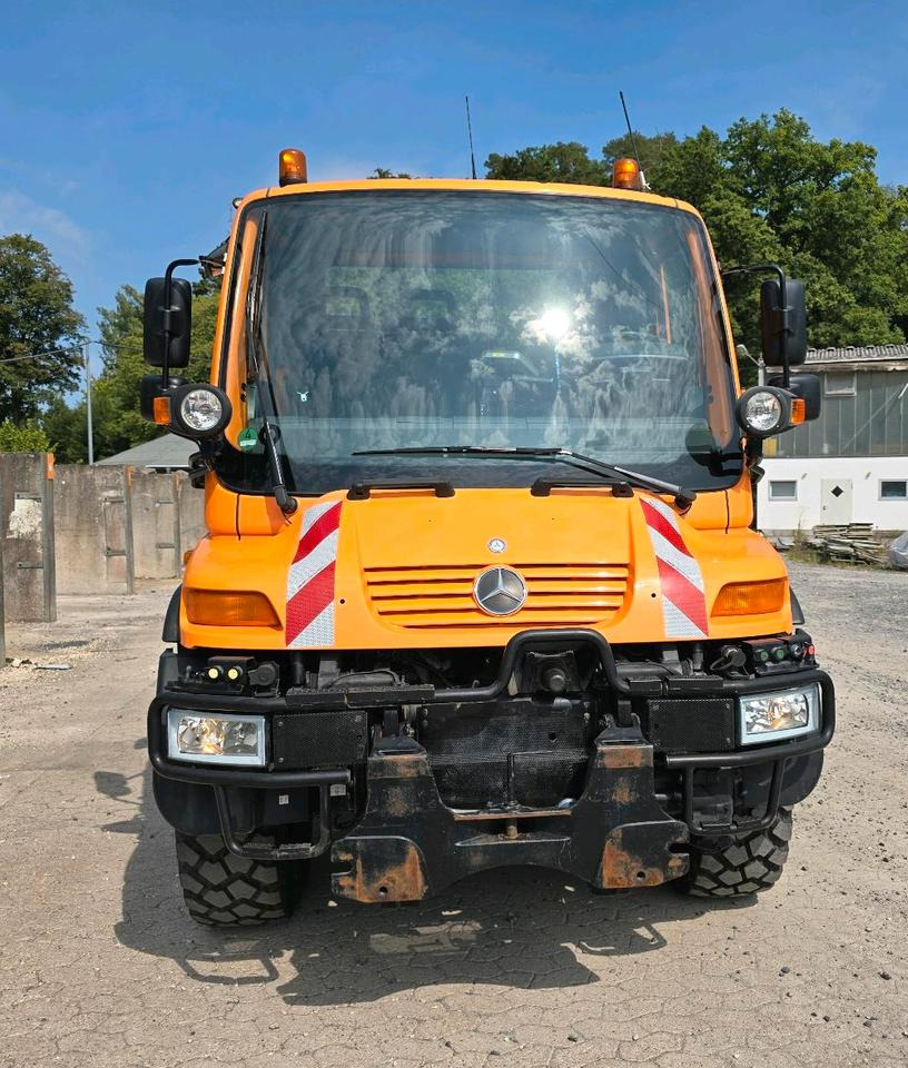 Unimog 405/10 U300 Bluetec 4 Automatik EAS Mercedes-Benz U 300 UGE UGN mit Kipperpritsche - Sniego valymo mašina: foto 2 Unimog 405/10 U300 Bluetec 4 Automatik EAS Mercedes-Benz U 300 UGE UGN mit Kipperpritsche - Sniego valymo mašina: foto 2