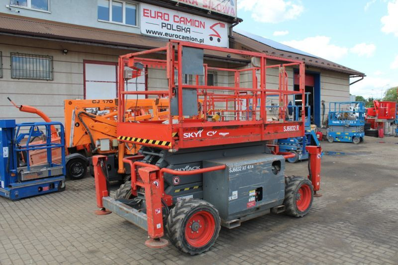 Skyjack podnośnik nożycowy 4x4 spalinowy 12 m Skyjack SJ6832RT - Žirklinis keltuvas: foto 1 Skyjack podnośnik nożycowy 4x4 spalinowy 12 m Skyjack SJ6832RT - Žirklinis keltuvas: foto 1