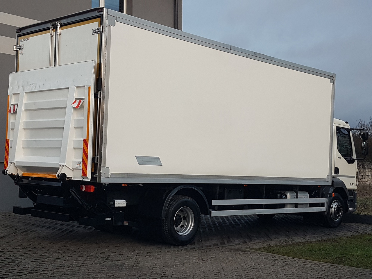 DAF LF230 16T WINDA CHŁODNIA 16EP 6,58x2,48x2,38 KLIMA IZOTERMA MROŹNIA - Refrižeratorius sunkvežimis: foto 4 DAF LF230 16T WINDA CHŁODNIA 16EP 6,58x2,48x2,38 KLIMA IZOTERMA MROŹNIA - Refrižeratorius sunkvežimis: foto 4