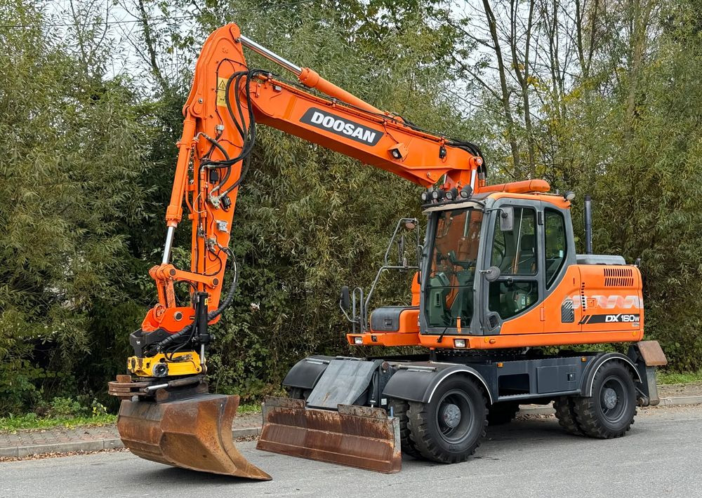 Doosan * DOOSAN DX160W *ROTOTILT* GPS 2D Leica * Sprowadzona * Stan Perfekcyjny * Koparka Kołowa * - Ratinis ekskavatorius: foto 1 Doosan * DOOSAN DX160W *ROTOTILT* GPS 2D Leica * Sprowadzona * Stan Perfekcyjny * Koparka Kołowa * - Ratinis ekskavatorius: foto 1