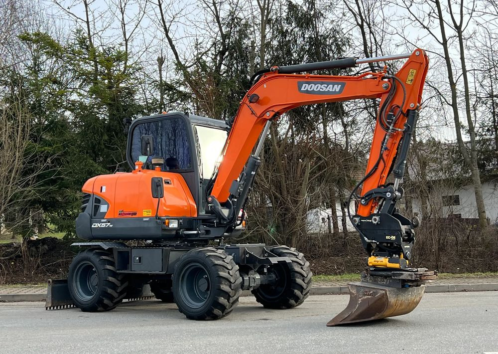 Doosan DOOSAN DX57W *ROTOTILT* 2200 Motogodzin * Jak Nowa * Sprowadzona * Stan Perfekcyjny - Ratinis ekskavatorius: foto 2 Doosan DOOSAN DX57W *ROTOTILT* 2200 Motogodzin * Jak Nowa * Sprowadzona * Stan Perfekcyjny - Ratinis ekskavatorius: foto 2
