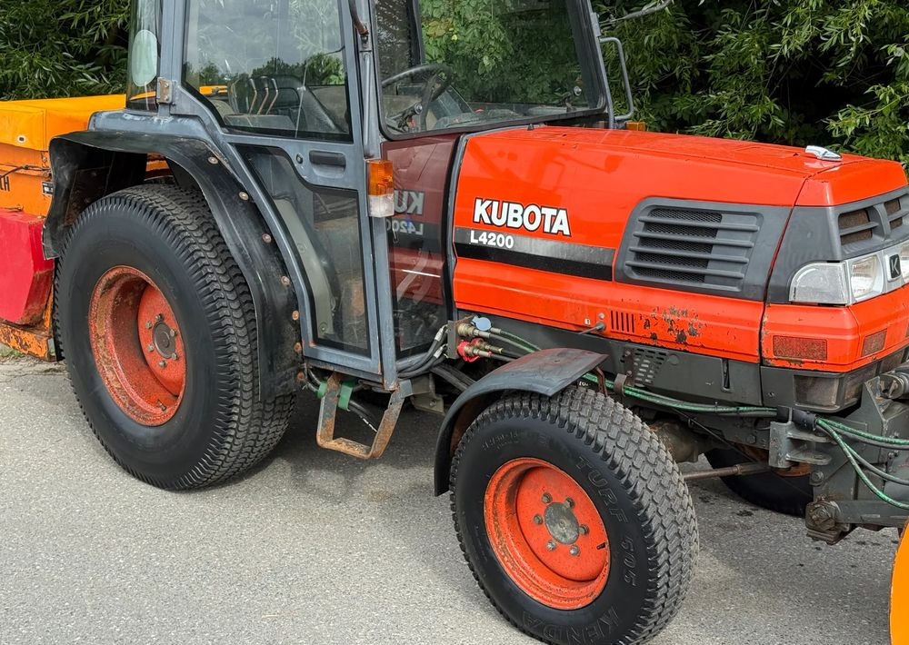Kubota * Traktor KUBOTA L4200 * 4x4 * Pług Piaskarka * Wałek Przód Tył * Sprowadzony* Zimowe Utrzymanie - Traktorius: foto 4 Kubota * Traktor KUBOTA L4200 * 4x4 * Pług Piaskarka * Wałek Przód Tył * Sprowadzony* Zimowe Utrzymanie - Traktorius: foto 4