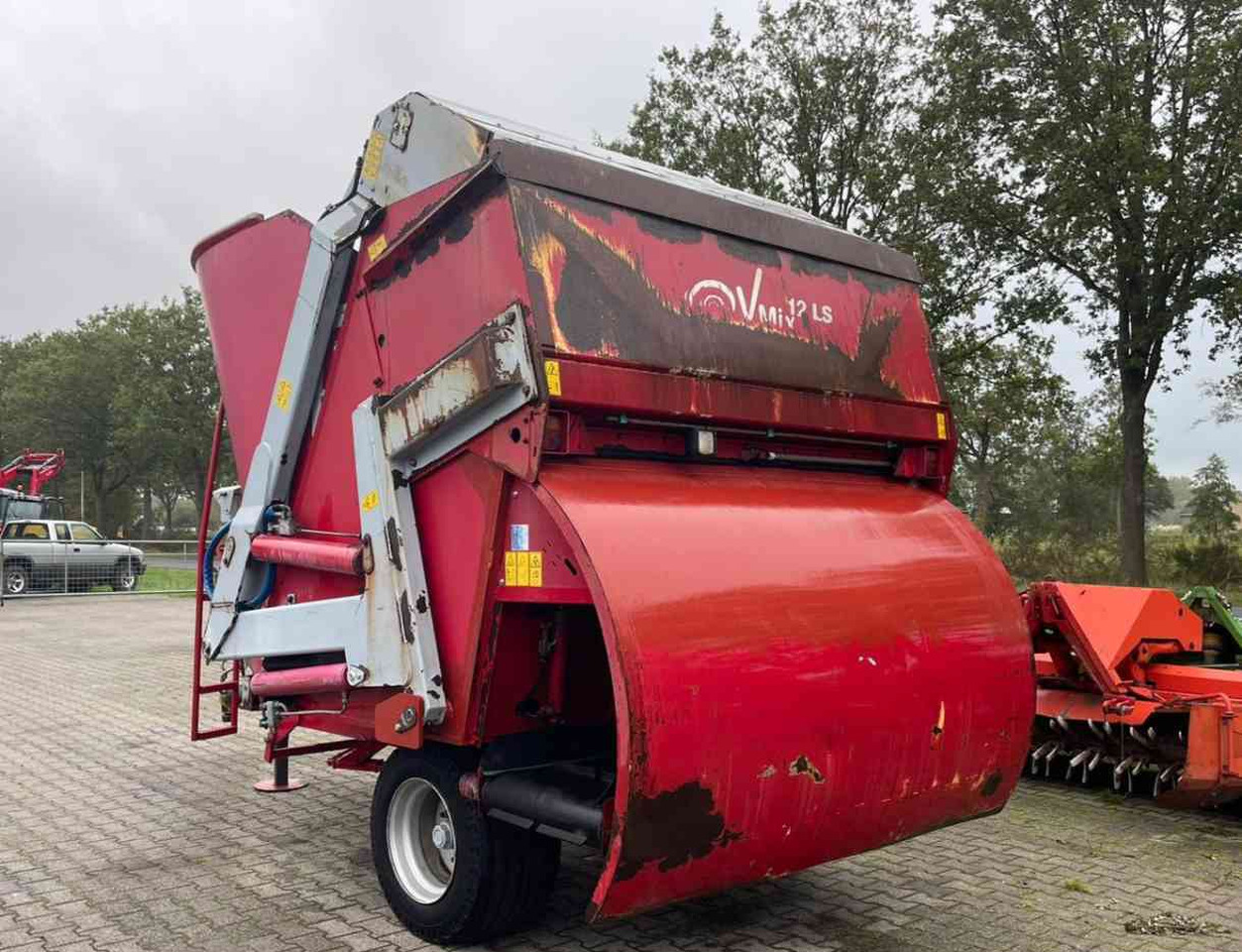 BVL V-Mix 12 LS Voermengwagen Voermachines - Pašarų maišytuvas: foto 3 BVL V-Mix 12 LS Voermengwagen Voermachines - Pašarų maišytuvas: foto 3