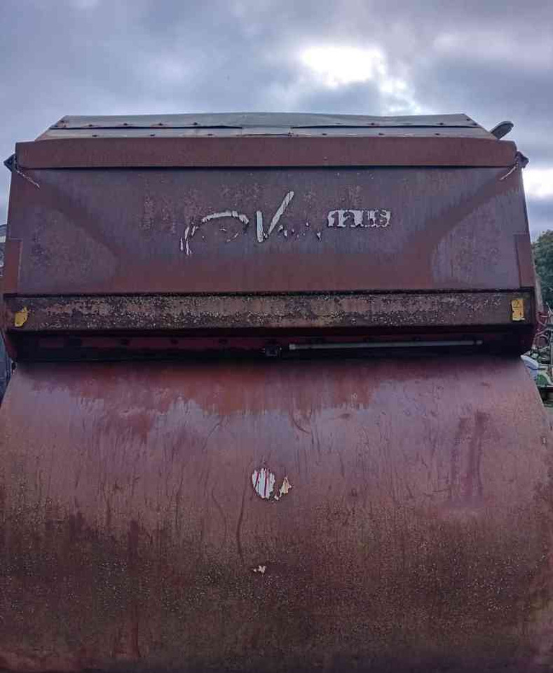 BVL V-Mix Plus 12 LS voermengwagen voermachines - Pašarų maišytuvas: foto 4 BVL V-Mix Plus 12 LS voermengwagen voermachines - Pašarų maišytuvas: foto 4