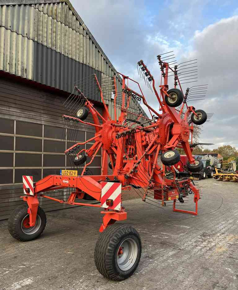 Kuhn GA 8521 zwadhark zwiller rugger rake weidebouwmachines - Šieno grėblys/ Vartytuvas: foto 4 Kuhn GA 8521 zwadhark zwiller rugger rake weidebouwmachines - Šieno grėblys/ Vartytuvas: foto 4