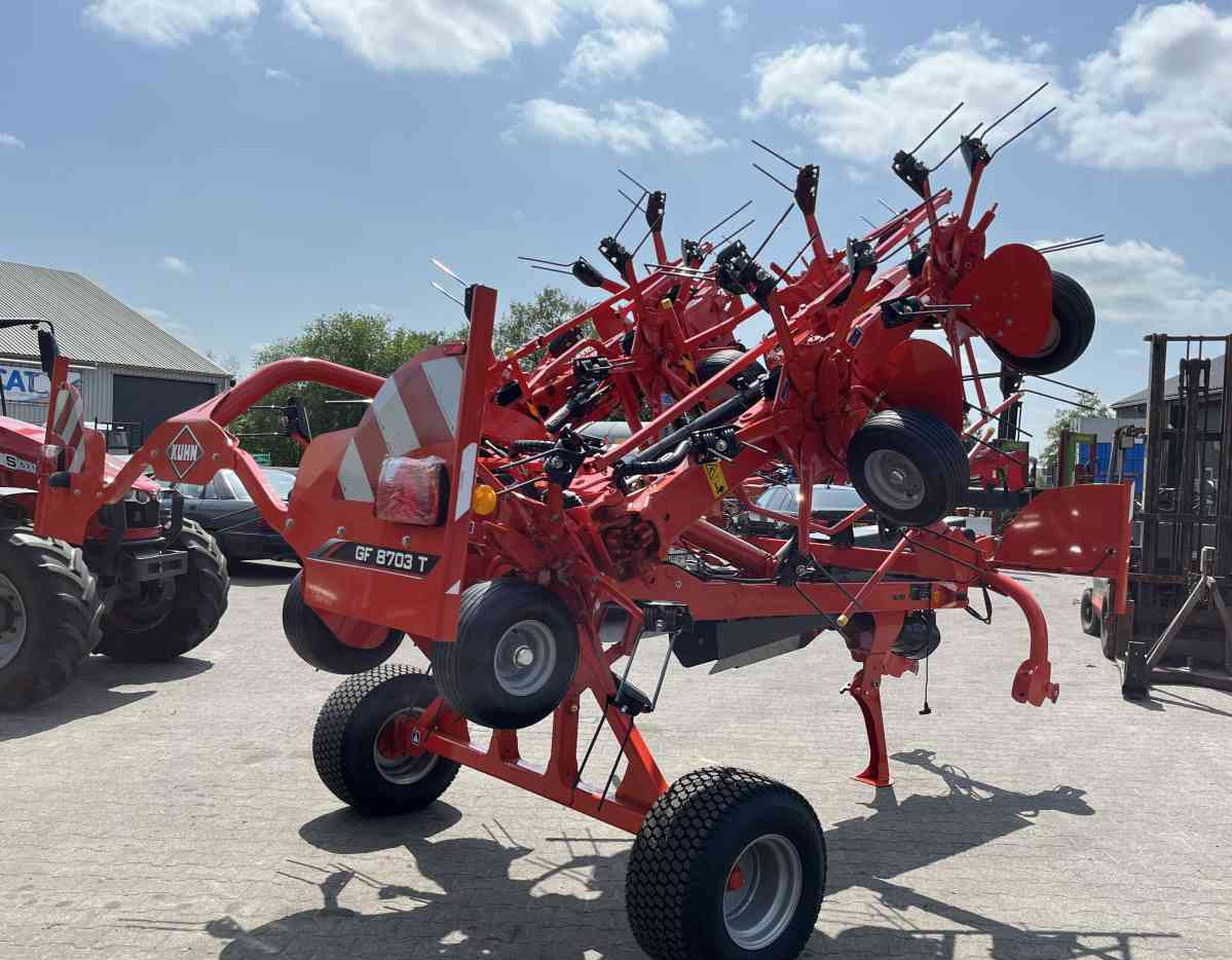Kuhn GF8703T Schudder Tedder Kreiselheuer weidebouwmachines - Šieno grėblys/ Vartytuvas: foto 5 Kuhn GF8703T Schudder Tedder Kreiselheuer weidebouwmachines - Šieno grėblys/ Vartytuvas: foto 5