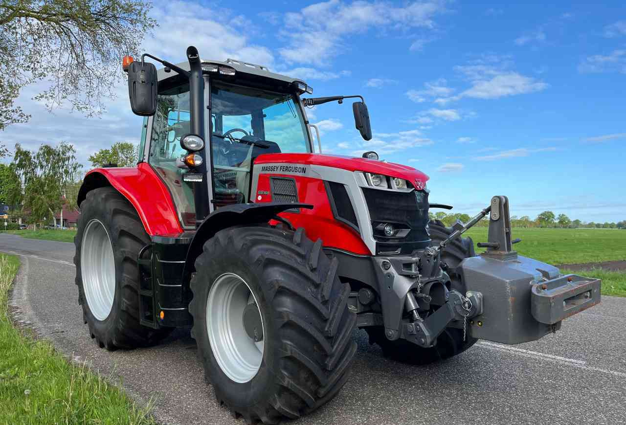 Massey Ferguson 6S.165 Dyna-6 Efficient - Traktorius: foto 1 Massey Ferguson 6S.165 Dyna-6 Efficient - Traktorius: foto 1