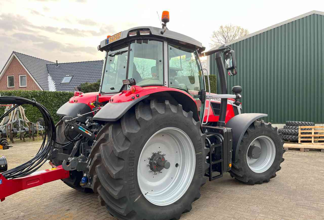 Massey Ferguson 7S.210 Dyna-VT Exclusive Tractoren - Traktorius: foto 4 Massey Ferguson 7S.210 Dyna-VT Exclusive Tractoren - Traktorius: foto 4