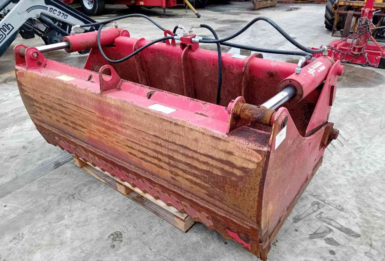 Redrock Allround 85-200 kuilhapper Volvo L30 aansl. voermachines - Siloso įranga: foto 1 Redrock Allround 85-200 kuilhapper Volvo L30 aansl. voermachines - Siloso įranga: foto 1