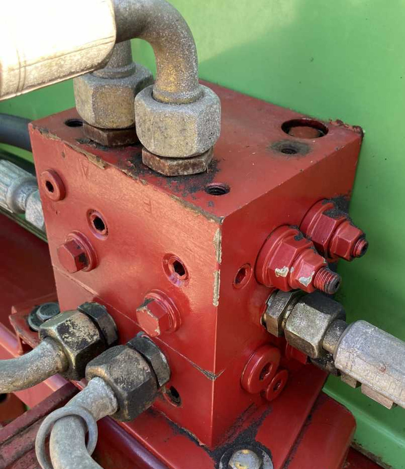 Strautmann Hydrofox HK3 kuilsnijder kuilvoersnijder U snijder voermachines - Siloso įranga: foto 4 Strautmann Hydrofox HK3 kuilsnijder kuilvoersnijder U snijder voermachines - Siloso įranga: foto 4