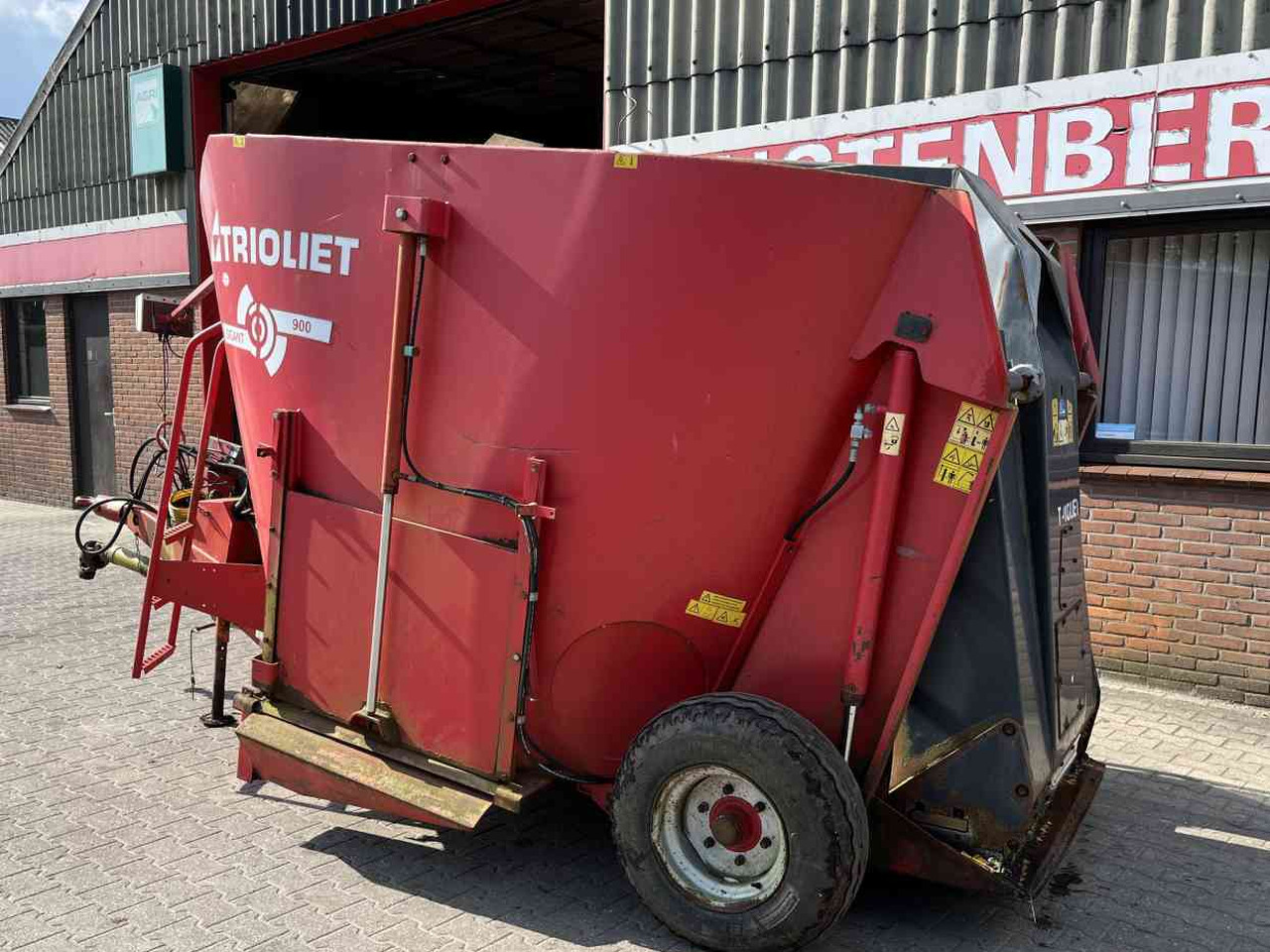 Trioliet Gigant 900 voermengwagen zelfladend Voermachines - Pašarų maišytuvas: foto 2 Trioliet Gigant 900 voermengwagen zelfladend Voermachines - Pašarų maišytuvas: foto 2