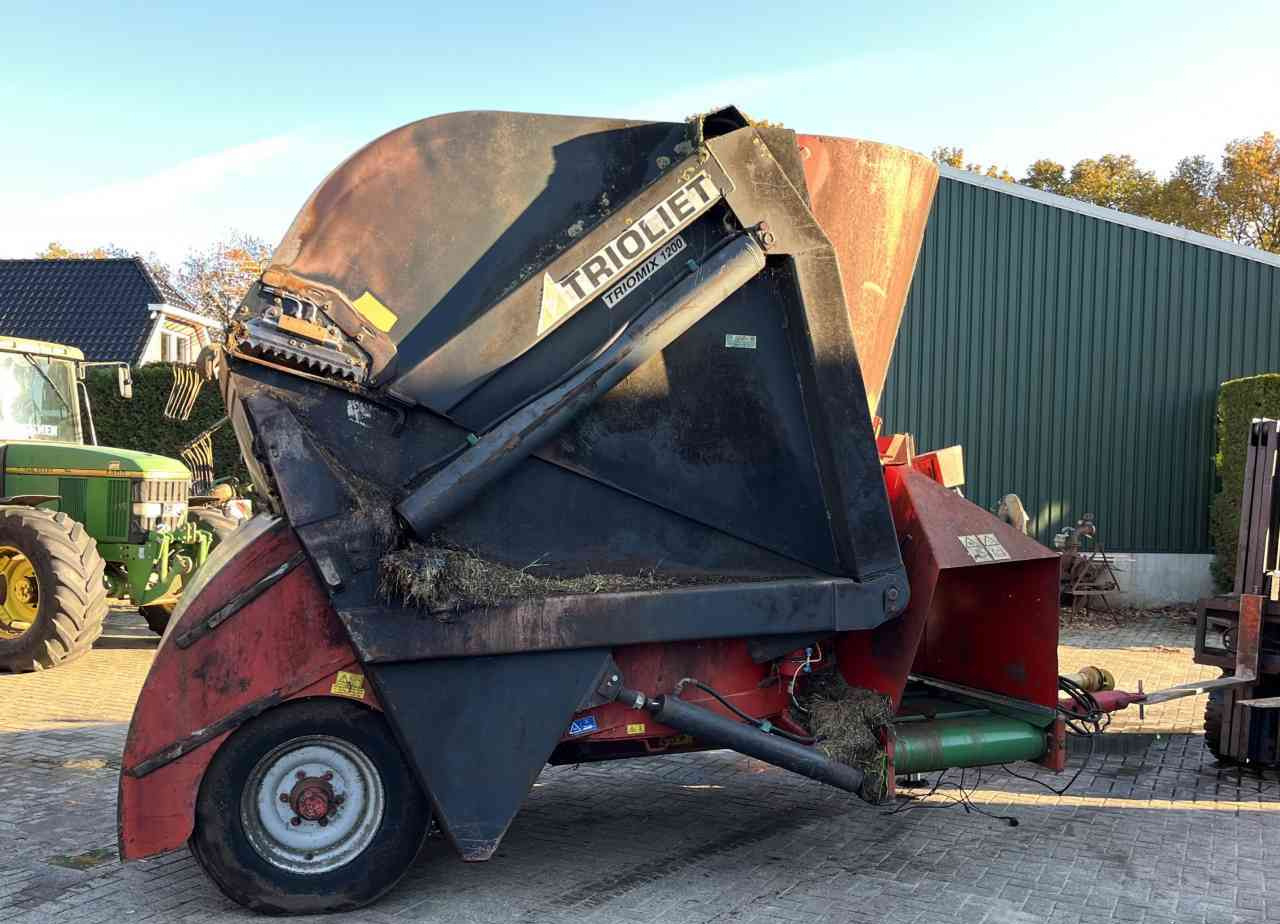 Trioliet Triomix 1200 zelfladende voermengwagen voermachines - Pašarų maišytuvas: foto 2 Trioliet Triomix 1200 zelfladende voermengwagen voermachines - Pašarų maišytuvas: foto 2