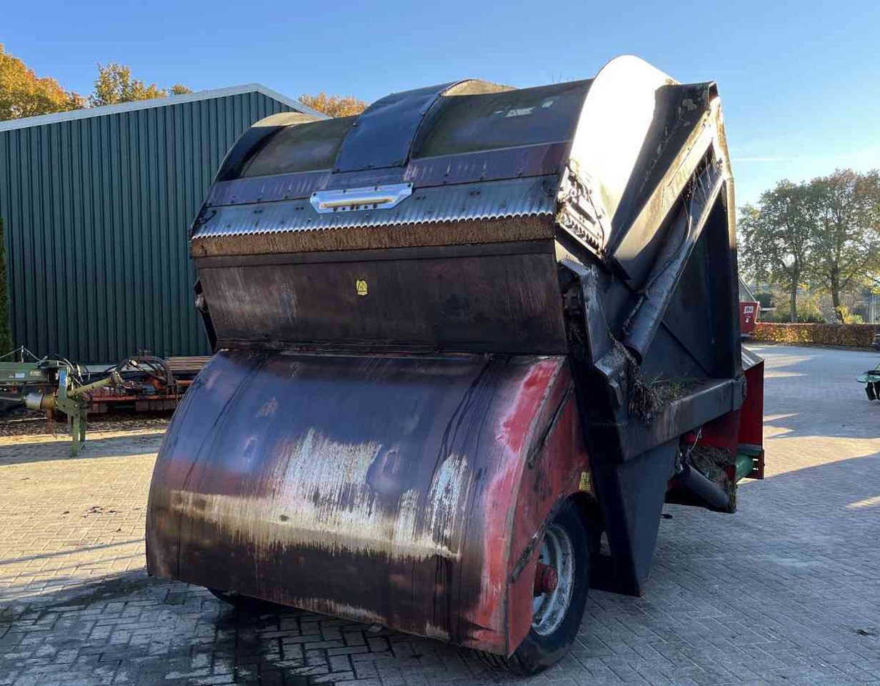 Trioliet Triomix 1200 zelfladende voermengwagen voermachines - Pašarų maišytuvas: foto 3 Trioliet Triomix 1200 zelfladende voermengwagen voermachines - Pašarų maišytuvas: foto 3