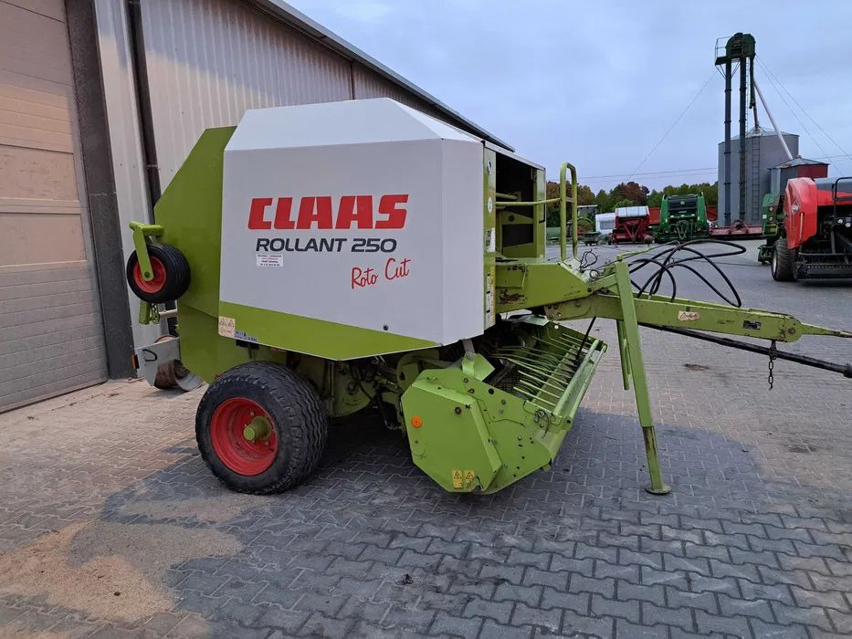 PRASA ROLUJĄCA CLAAS ROLLANT 250 RC 255 - Ruloninis presas: foto 5 PRASA ROLUJĄCA CLAAS ROLLANT 250 RC 255 - Ruloninis presas: foto 5