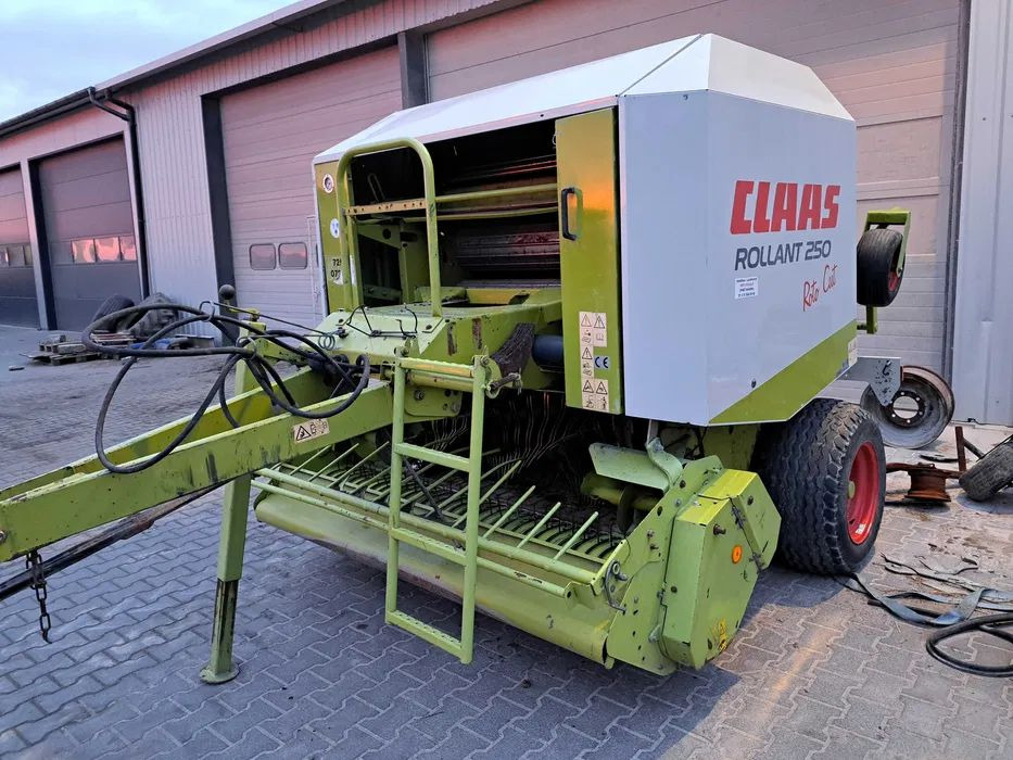 PRASA ROLUJĄCA CLAAS ROLLANT 250 RC 255 - Ruloninis presas: foto 4 PRASA ROLUJĄCA CLAAS ROLLANT 250 RC 255 - Ruloninis presas: foto 4