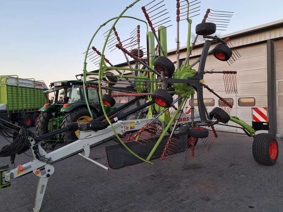 Zgrabiarka Claas liner 2800 - Šieno grėblys/ Vartytuvas: foto 1 Zgrabiarka Claas liner 2800 - Šieno grėblys/ Vartytuvas: foto 1