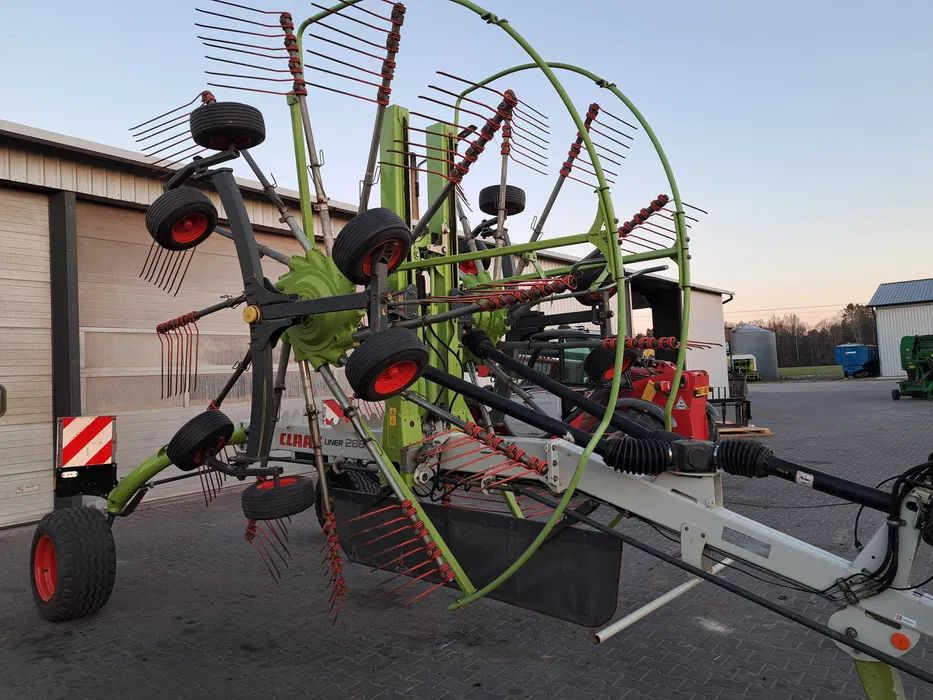 Zgrabiarka Claas liner 2800 - Šieno grėblys/ Vartytuvas: foto 2 Zgrabiarka Claas liner 2800 - Šieno grėblys/ Vartytuvas: foto 2