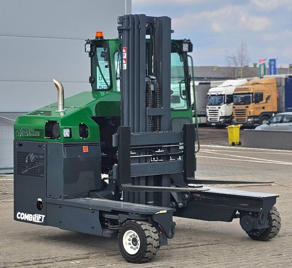 Combilift C 4000 D MK4 150 hrs ONLY! - Šakinis krautuvas su privažiavimu iš keturių pusių: foto 4 Combilift C 4000 D MK4 150 hrs ONLY! - Šakinis krautuvas su privažiavimu iš keturių pusių: foto 4
