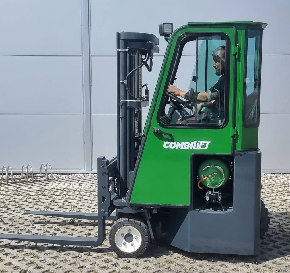 Combilift CB 2500 LPG - Šakinis krautuvas su privažiavimu iš keturių pusių: foto 5 Combilift CB 2500 LPG - Šakinis krautuvas su privažiavimu iš keturių pusių: foto 5