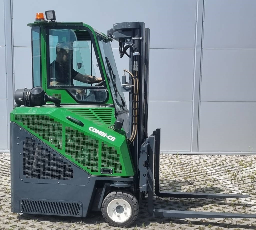 Combilift CB 2500 LPG - Šakinis krautuvas su privažiavimu iš keturių pusių: foto 3 Combilift CB 2500 LPG - Šakinis krautuvas su privažiavimu iš keturių pusių: foto 3