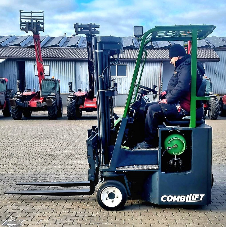 Combilift CB 2500 LPG NEW 2023 - SALE ! - Šakinis krautuvas su privažiavimu iš keturių pusių: foto 3 Combilift CB 2500 LPG NEW 2023 - SALE ! - Šakinis krautuvas su privažiavimu iš keturių pusių: foto 3