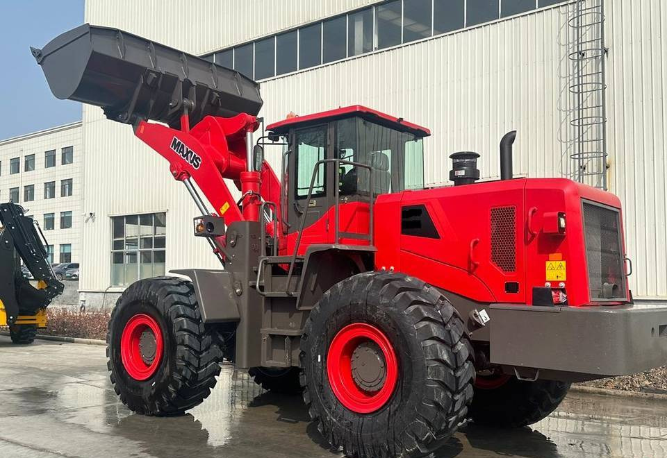 Nauja Traktorius NEW MAXUS 180 HP Tractor + Loader Warranty up to 10 YEARS Новий MAXUS Трактор 180 К.с. + Навантажувач Гарантія до 10 РОКІВ Nowy MAXUS Traktor 180 KM + Ładowacz Gwarancja do 10 LAT: foto 11