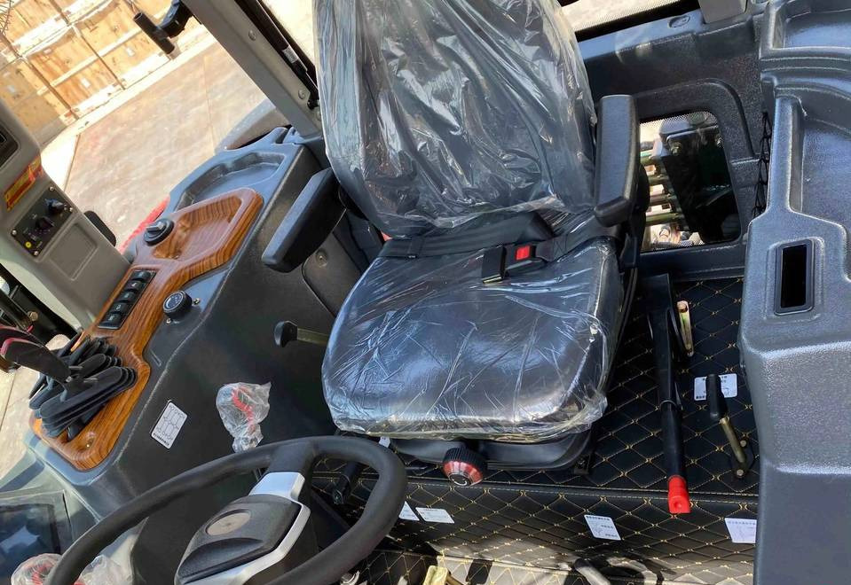 NEW Tractor 180 HP 4x4 MAXUS Warranty up to 10 Years НОВИЙ Трактор 180 К.с. 4x4 MAXUS Гарантія до 10 Років NOWY Ciągnik 180 KM 4x4 MAXUS Gwarancja do 10 LAT - Traktorius: foto 4 NEW Tractor 180 HP 4x4 MAXUS Warranty up to 10 Years НОВИЙ Трактор 180 К.с. 4x4 MAXUS Гарантія до 10 Років NOWY Ciągnik 180 KM 4x4 MAXUS Gwarancja do 10 LAT - Traktorius: foto 4